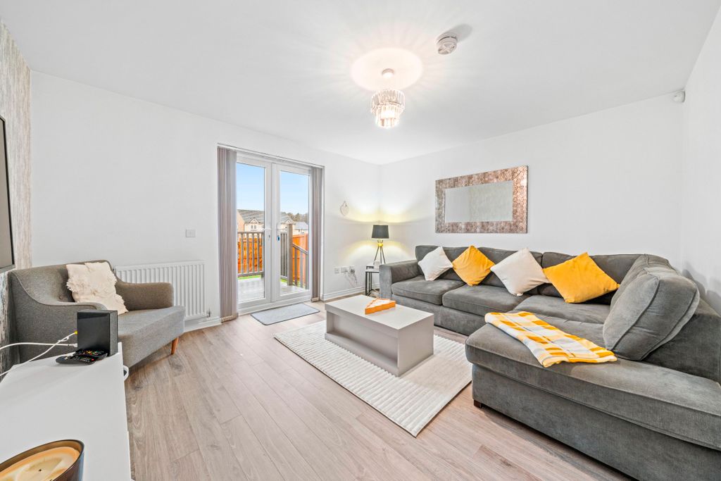 Property photo 2 of 27