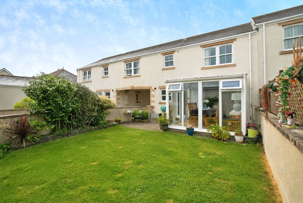Property photo 2 of 21 Rear Gardens