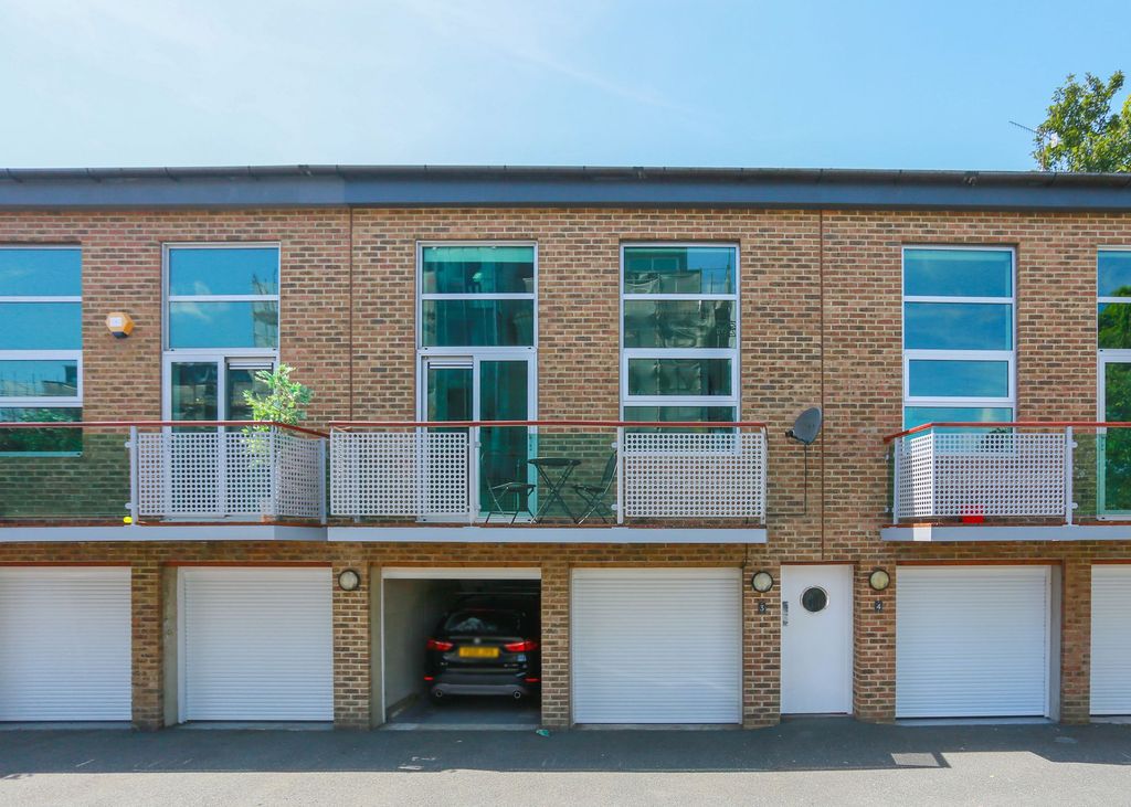 Property photo 1 of 34