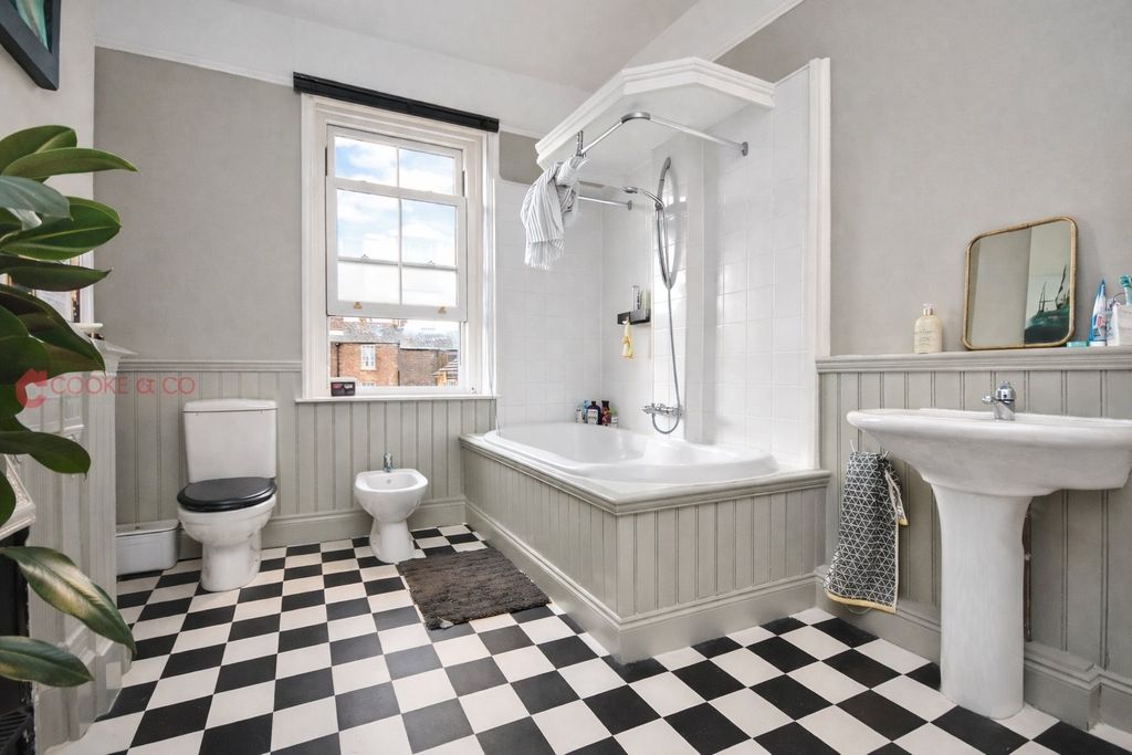 Property photo 3 of 24