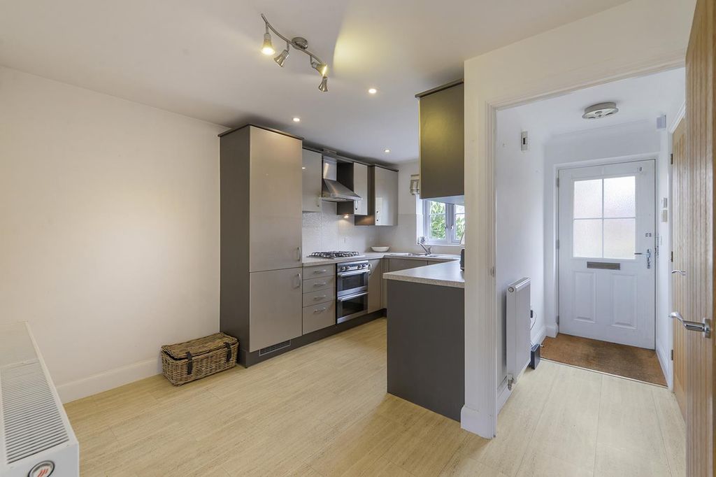 Property photo 2 of 18 10 Langley02.Jpg