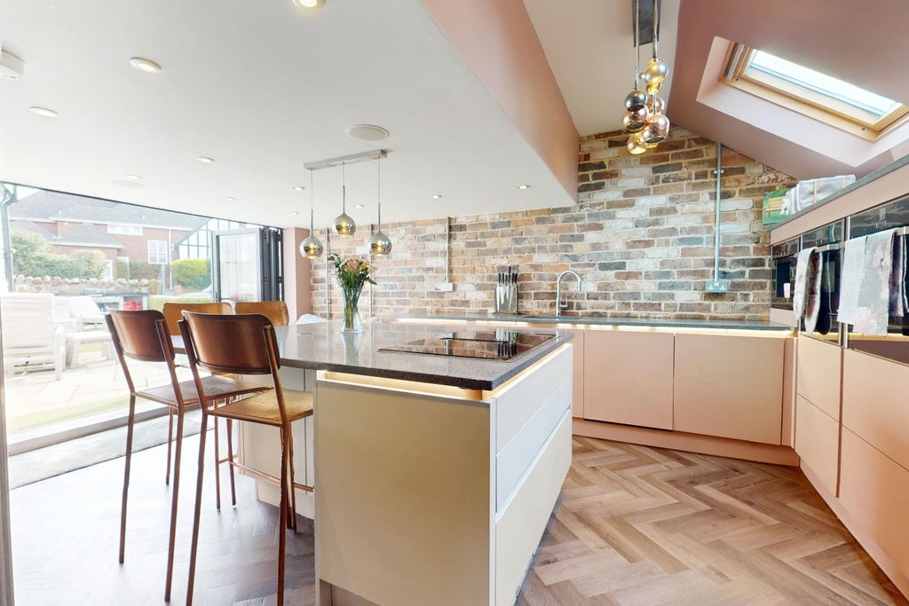 Property photo 3 of 32 4913613