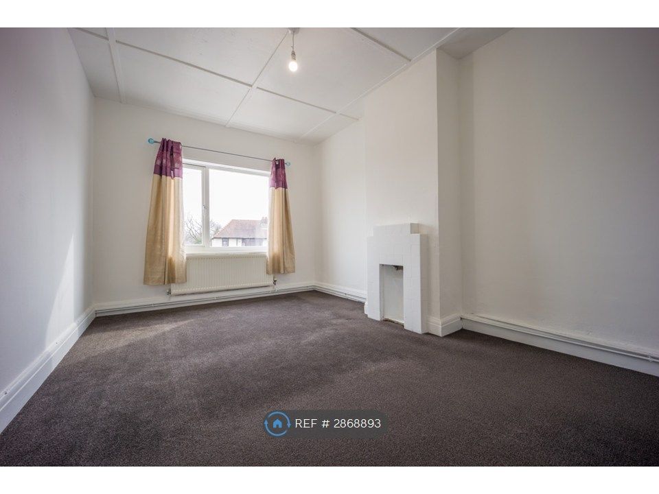 Property photo 3 of 10 Bedroom2