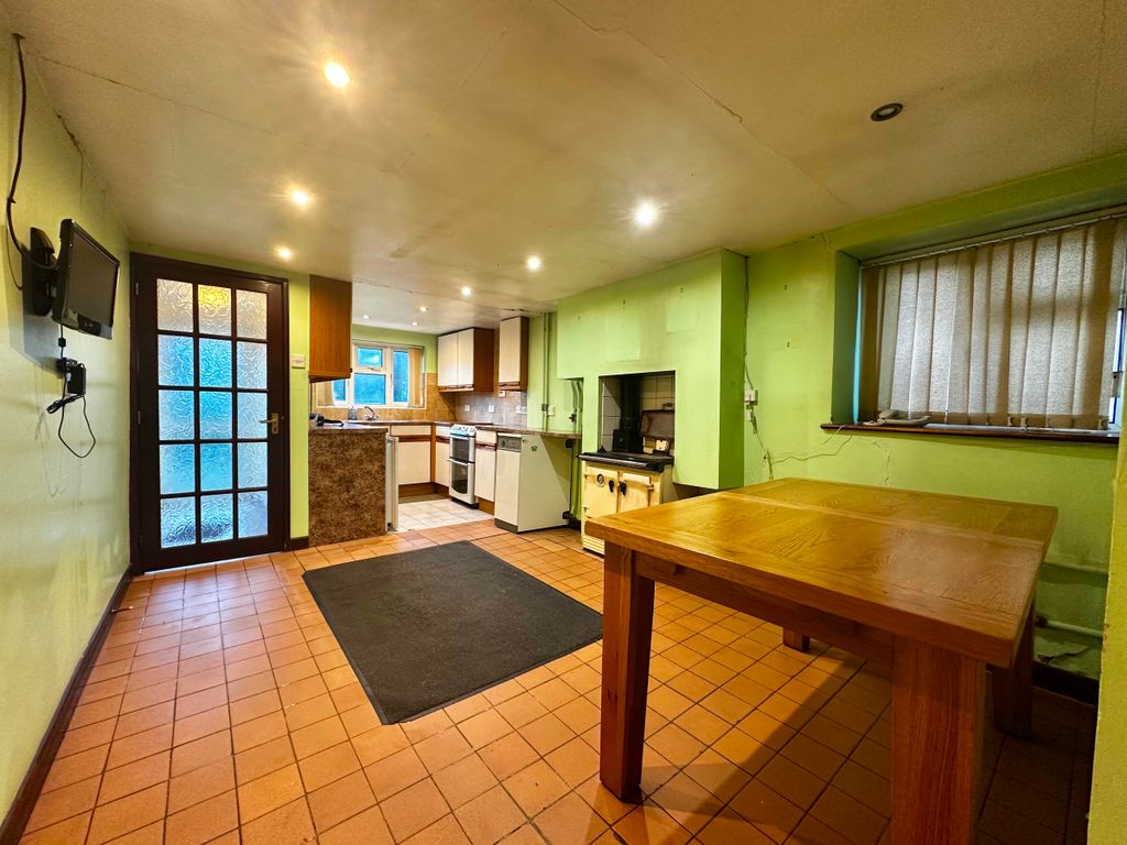 Property photo 3 of 25