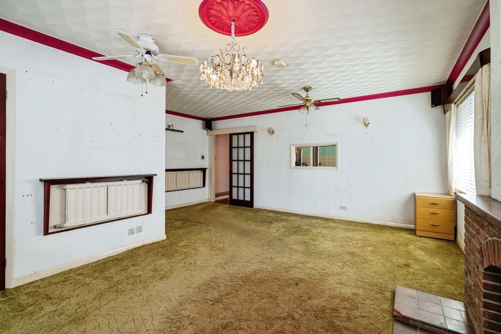 Property photo 2 of 20 Lounge / Diner