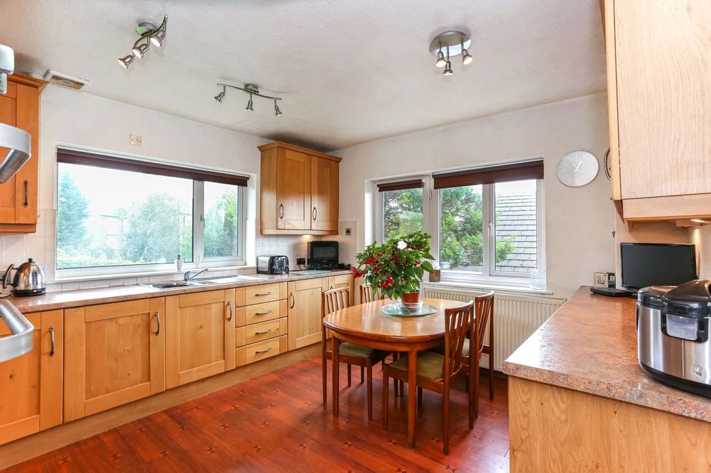 Property photo 3 of 39