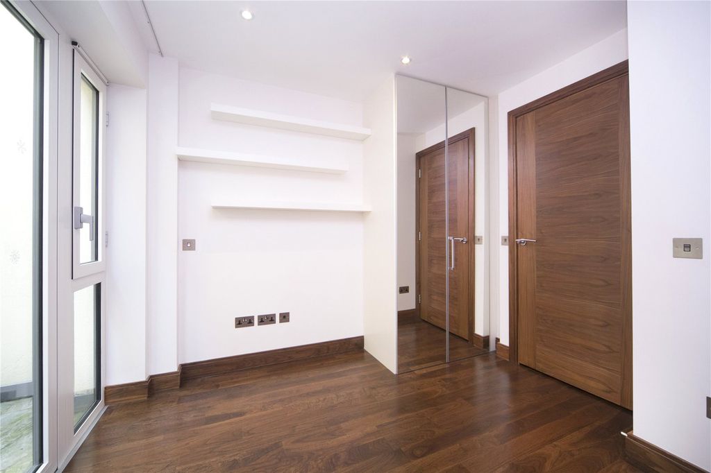 Property photo 3 of 17 Bedroom