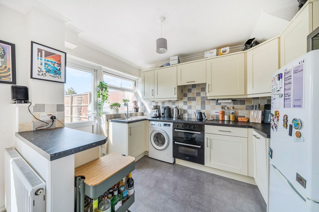 Property photo 2 of 21 Kitchen