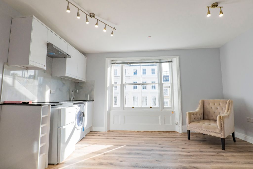 Property photo 1 of 5 1 Bed Flat To Rent