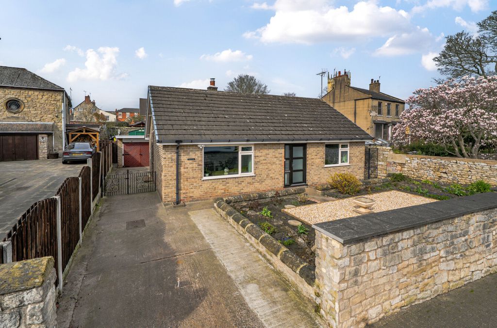 Property photo 1 of 21