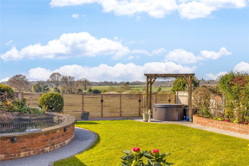 Property photo 2 of 24 Picture No. 11