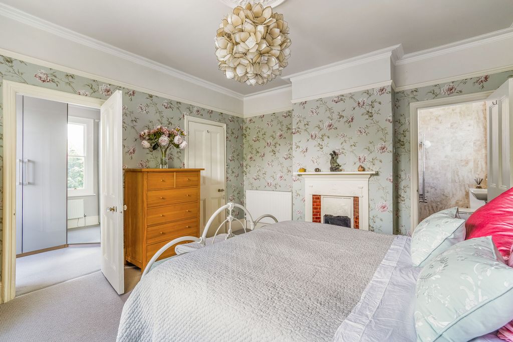 Additional image 15 of 6 bed detached house for saleChurch Avenue, Farnborough GU14
