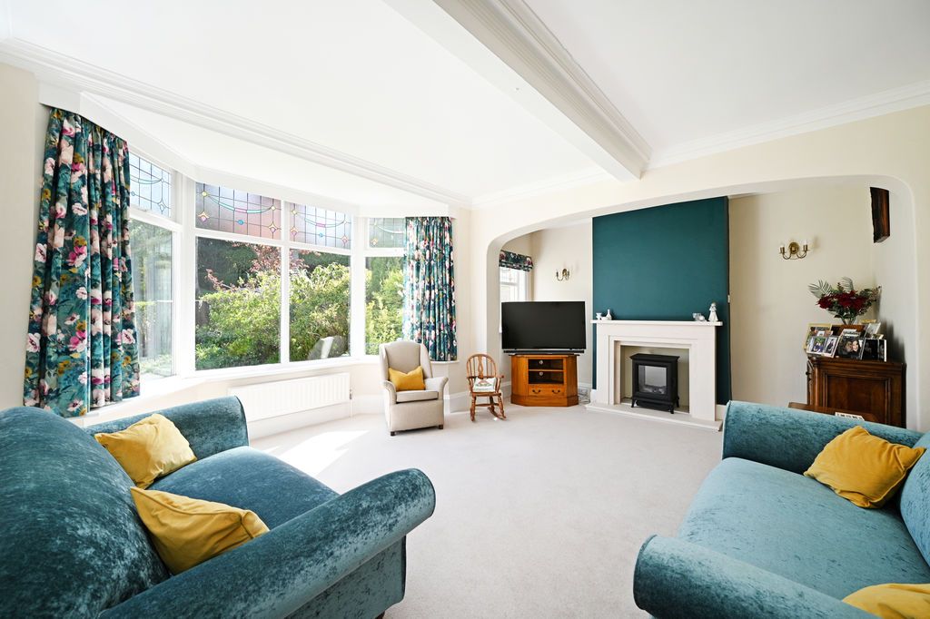 Property photo 2 of 33 Living Room