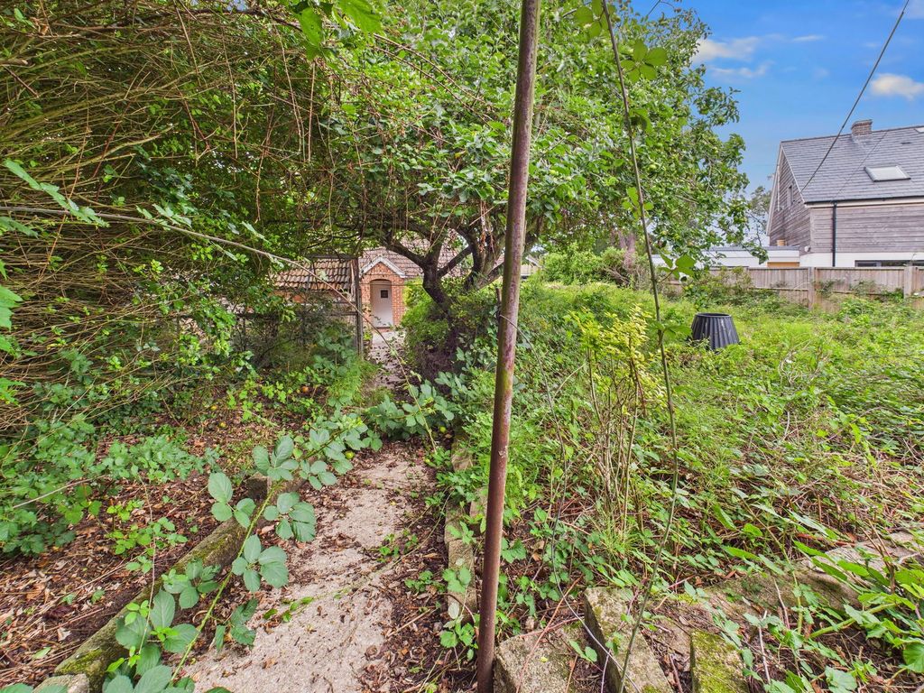 Property photo 2 of 20