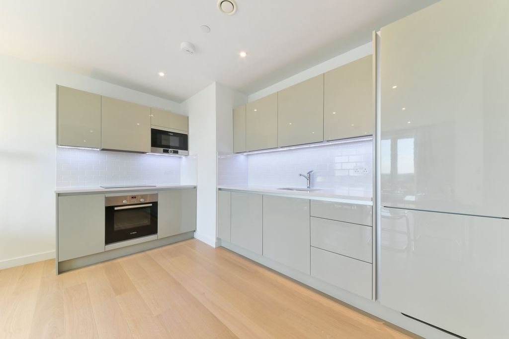 Property photo 3 of 14 Kitchen