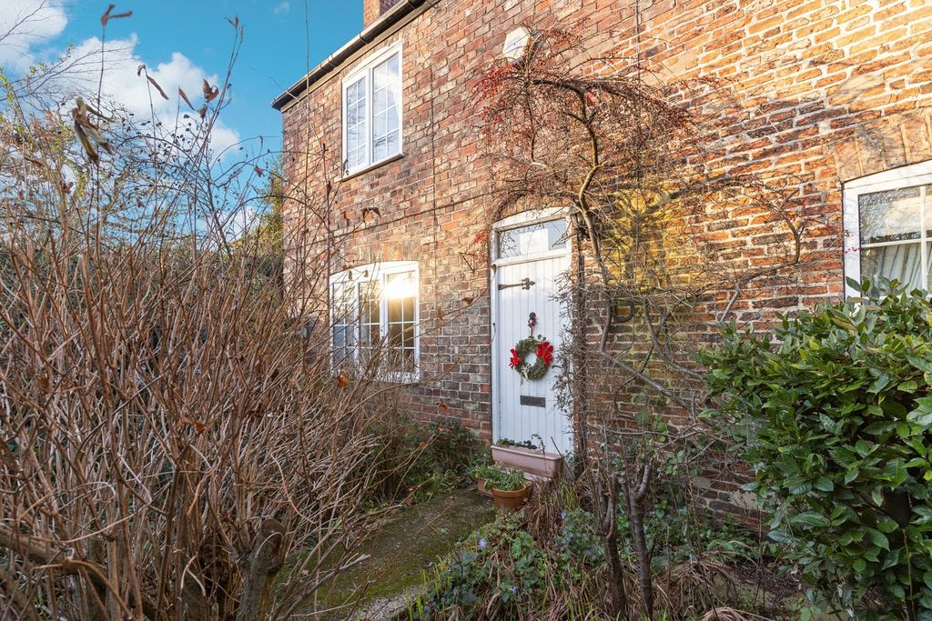 Property photo 2 of 21 Exterior Front