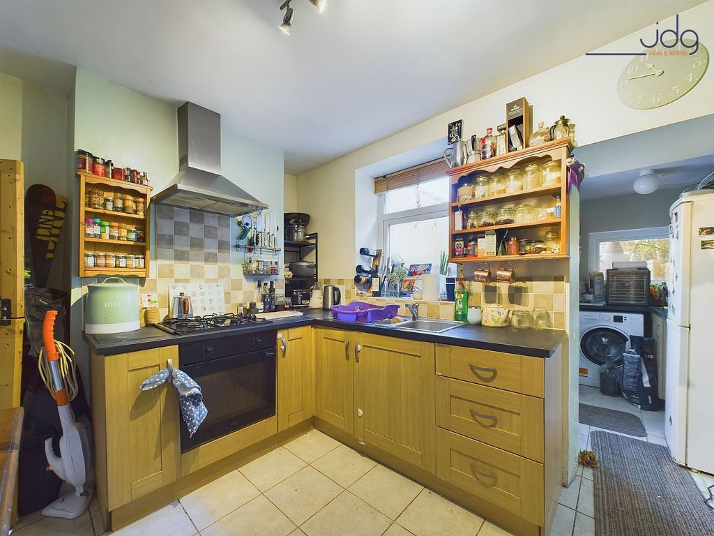 Property photo 3 of 14 Kitchen