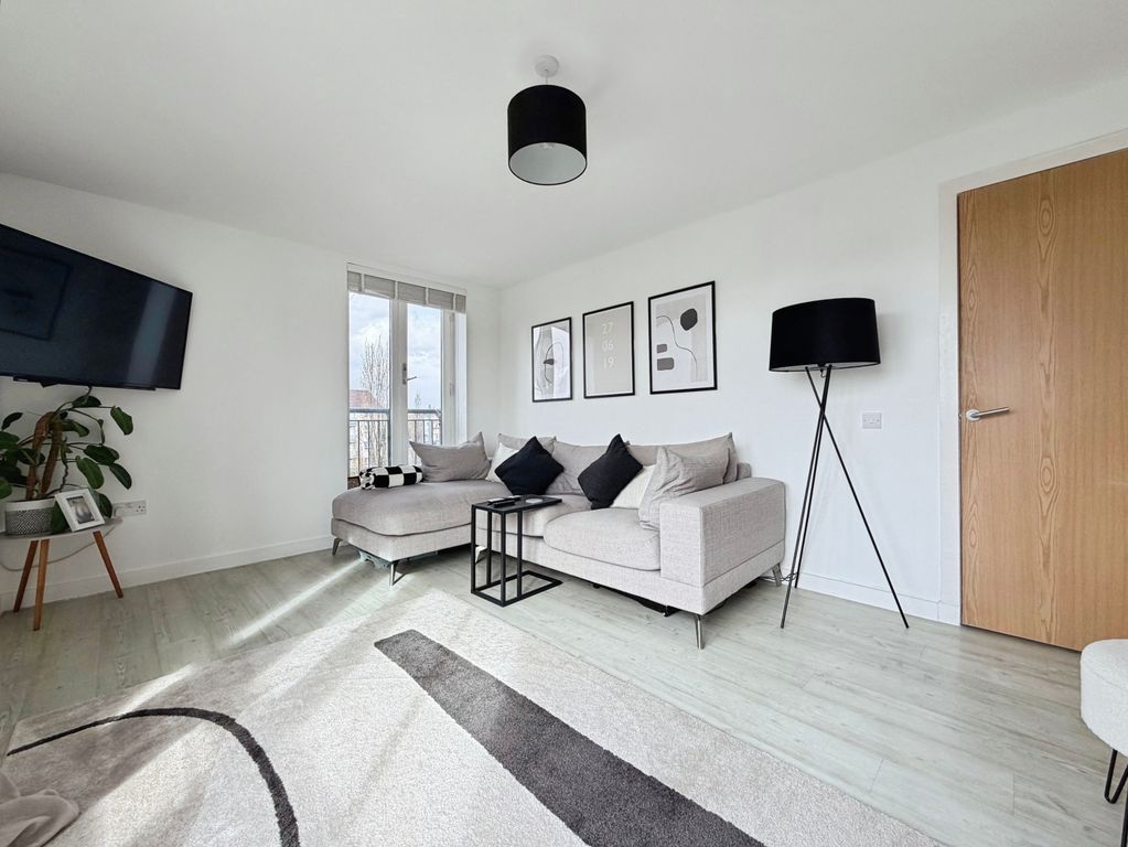 Property photo 2 of 13 Lounge