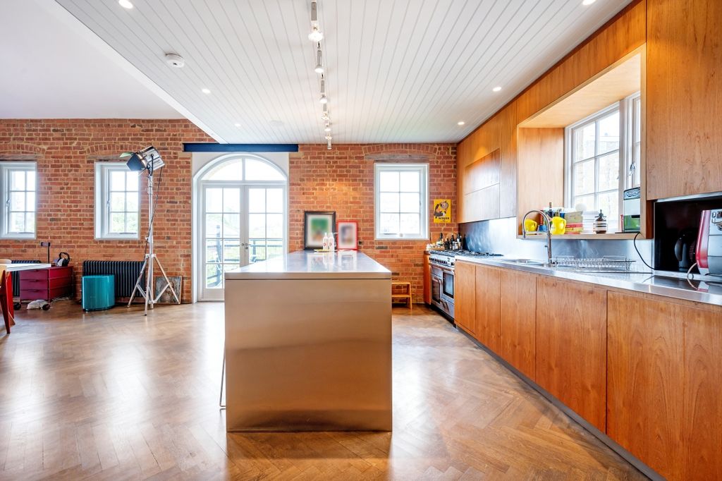 Property photo 3 of 40 7 Old Library Apa...