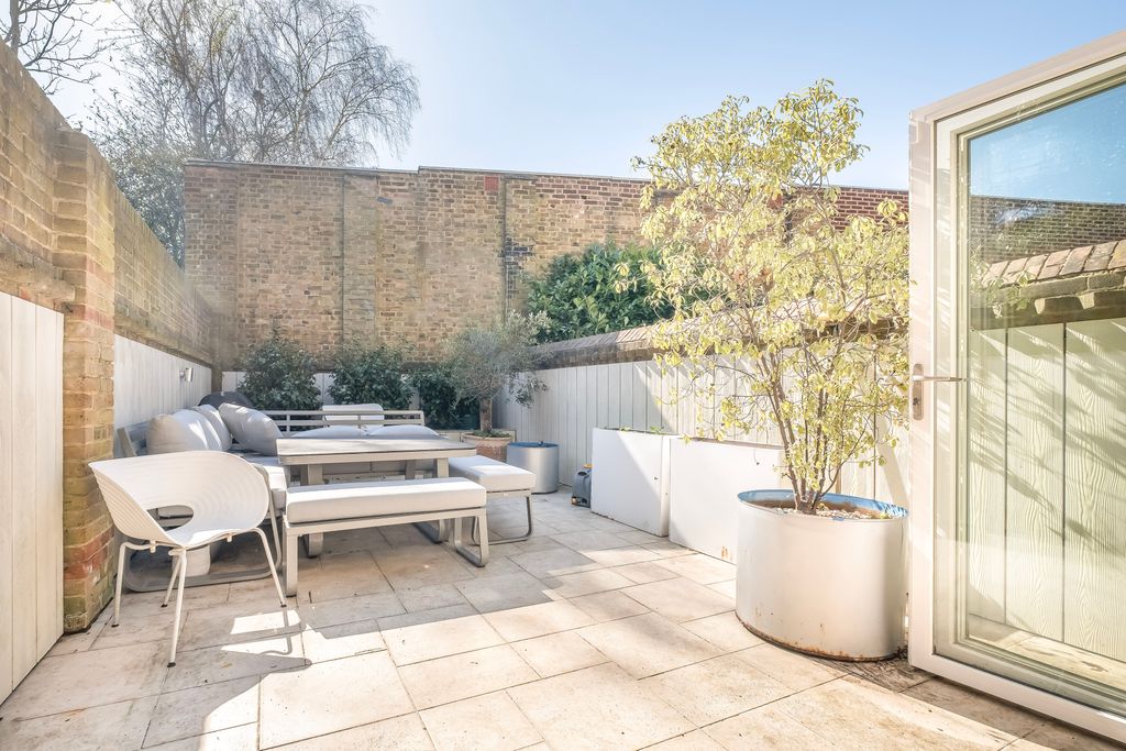 Property photo 3 of 16 10