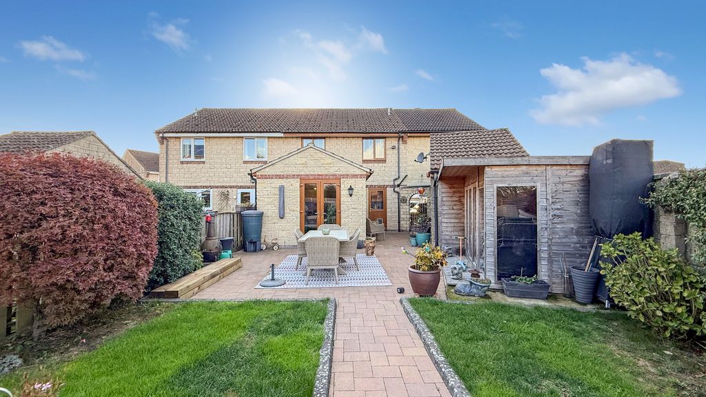 Property photo 2 of 17
