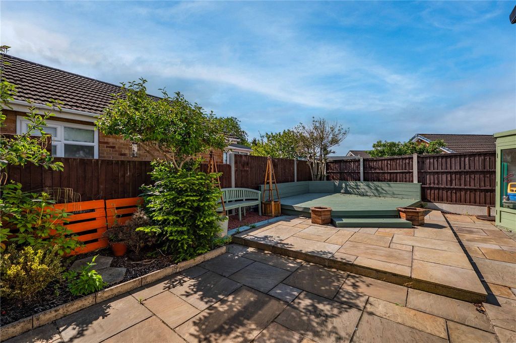 Property photo 2 of 27 Picture No. 32