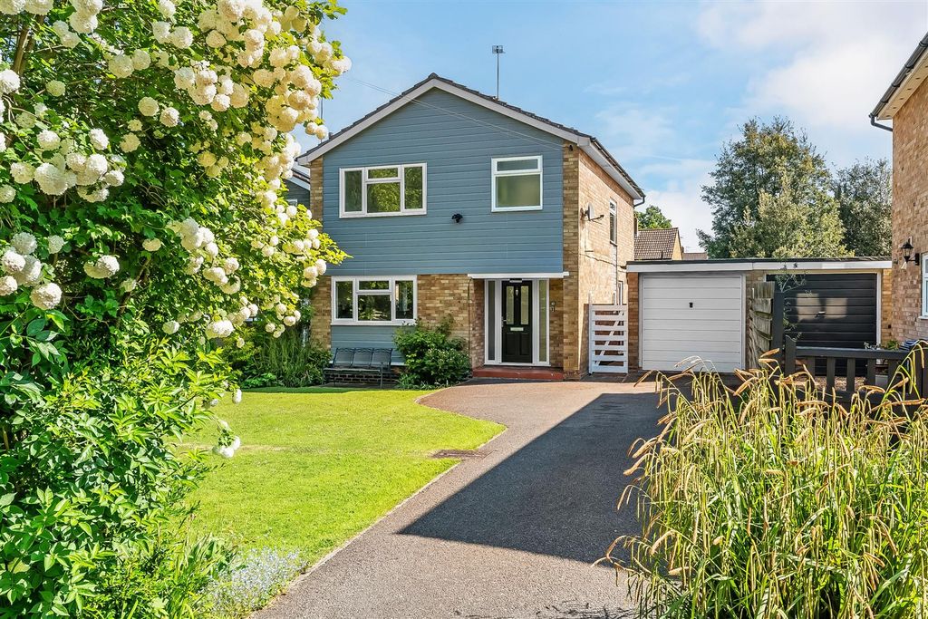 Property photo 1 of 13 .Burrows-Close-27.Jpg