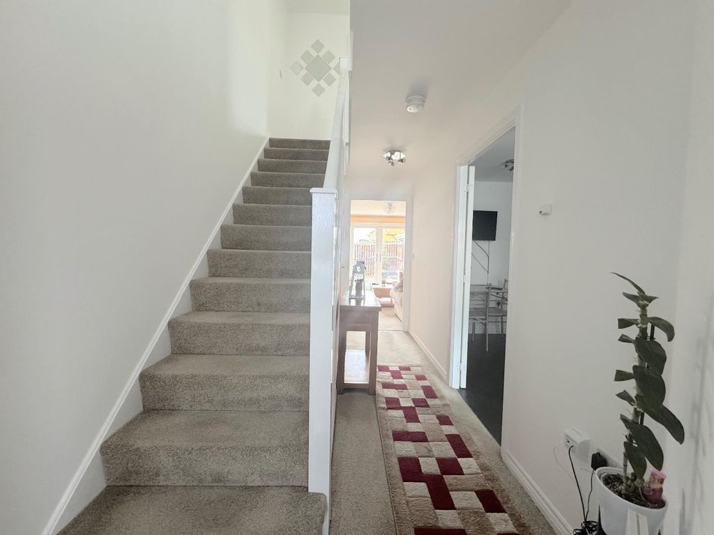 Property photo 2 of 13 Hallway