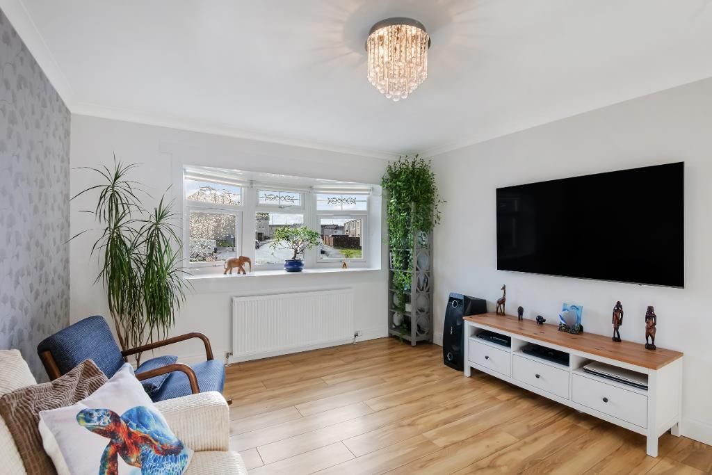 Property photo 2 of 20 Living Room