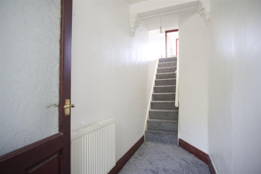 Property photo 1 of 8 Hallway