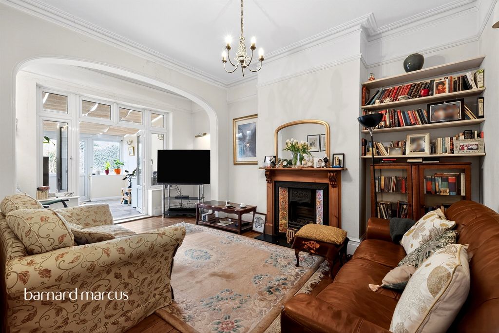 Property photo 2 of 18