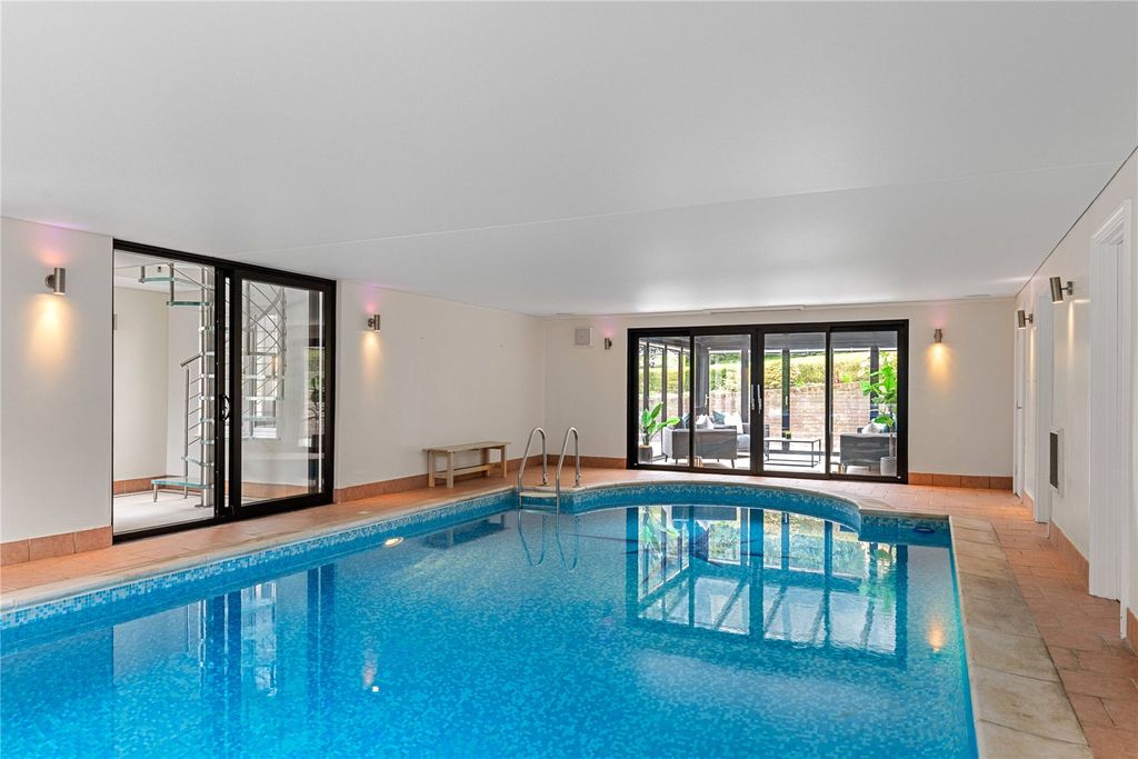 Property photo 3 of 30 Swimming Pool