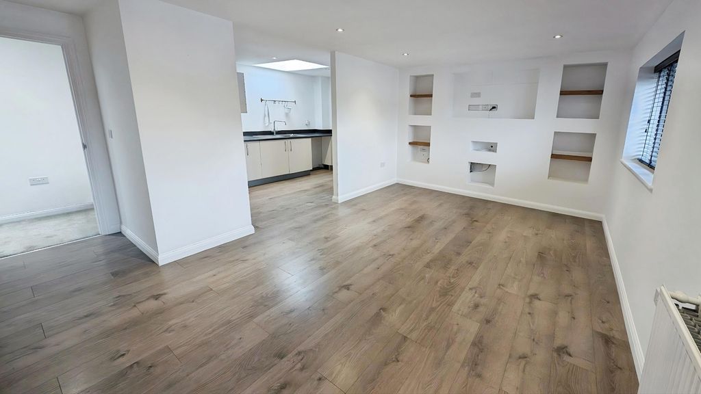 Property photo 2 of 12 Pbox-Img.Jpg