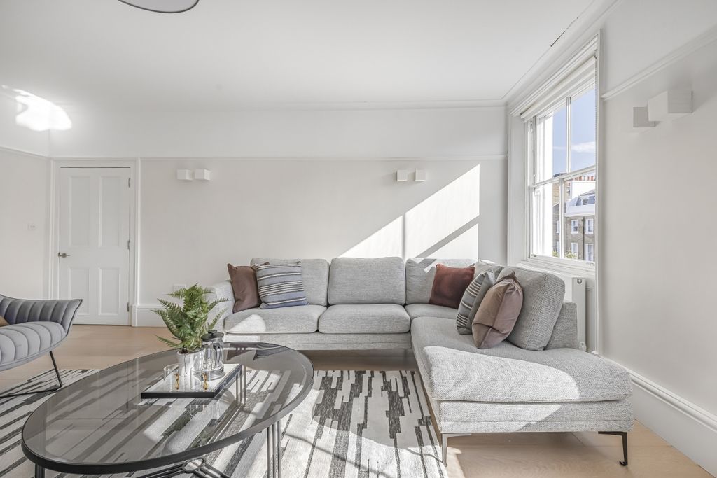 Property photo 2 of 14 Flat_4__38_Devons...