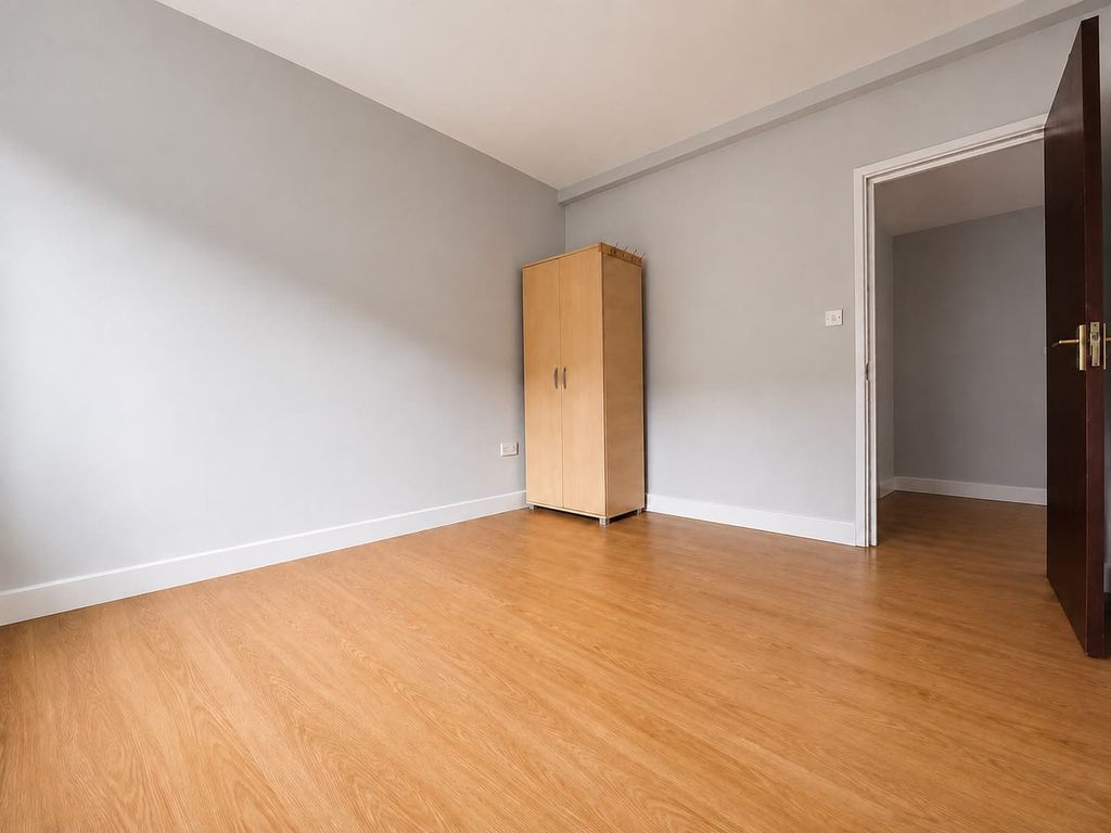 Property photo 1 of 8 Bedroom