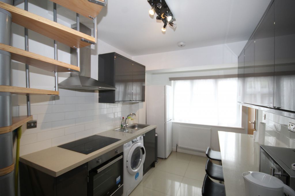Property photo 1 of 7 Malvern Avenue, Harrow, Middlesex, Ha2