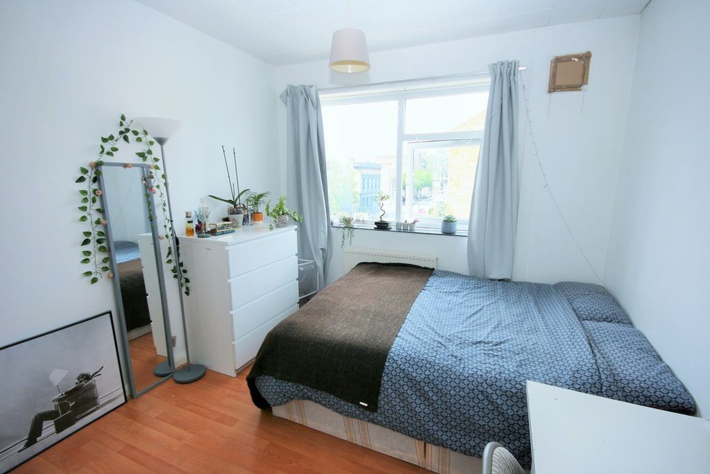 Property photo 3 of 6 Gallery