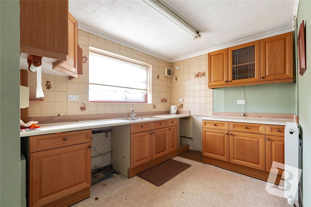 Property photo 2 of 10 Kitchen