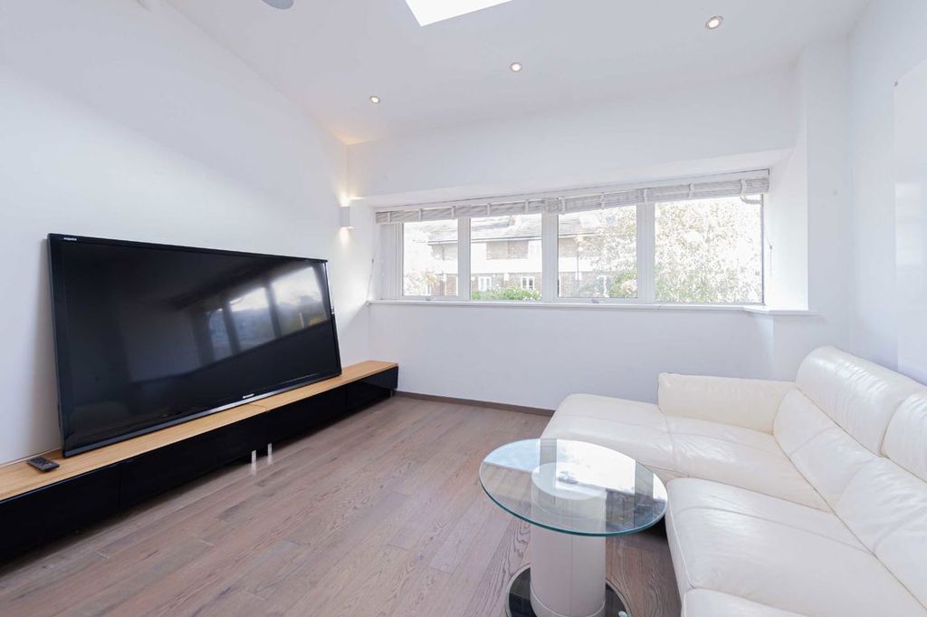 Property photo 3 of 5