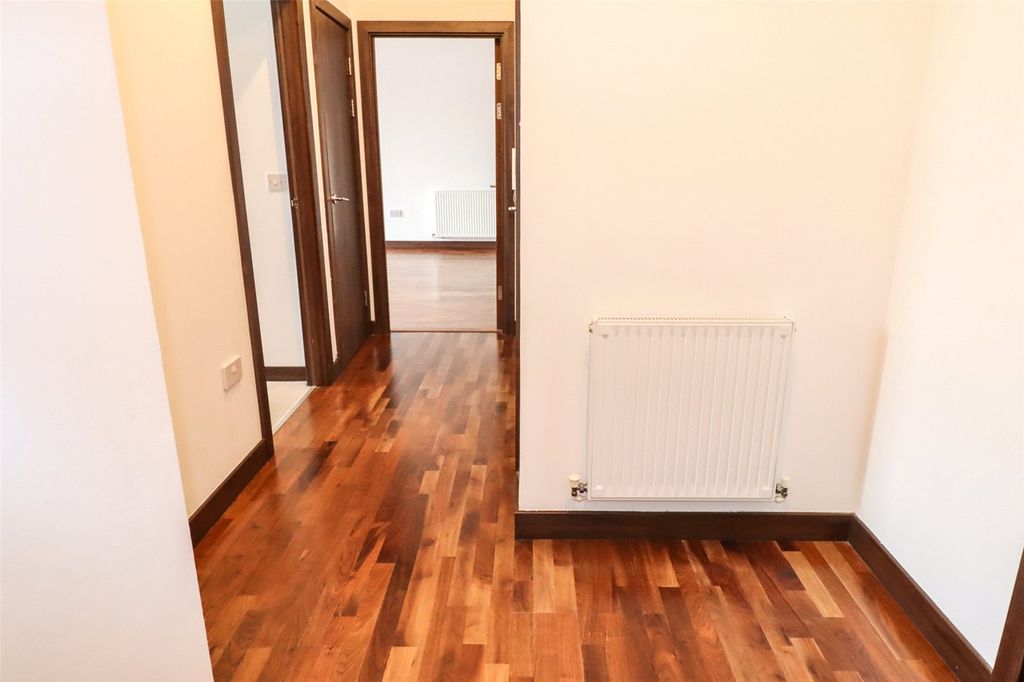 Property photo 2 of 17 Picture No. 29