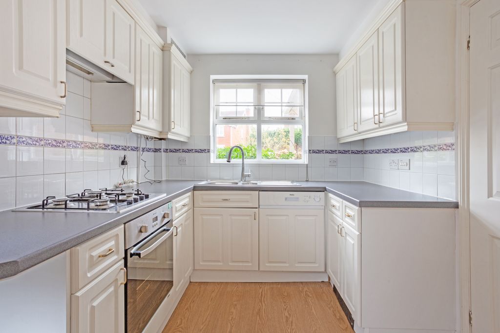 Property photo 2 of 15 Kitchen 2