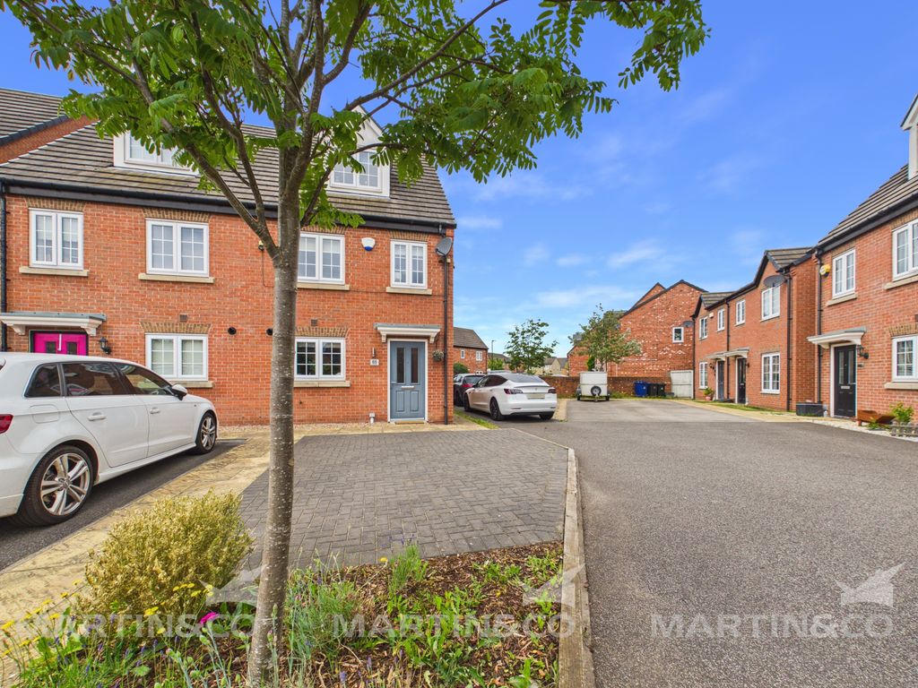 Property photo 1 of 16 Cam02406G0-Pr0630-Still031