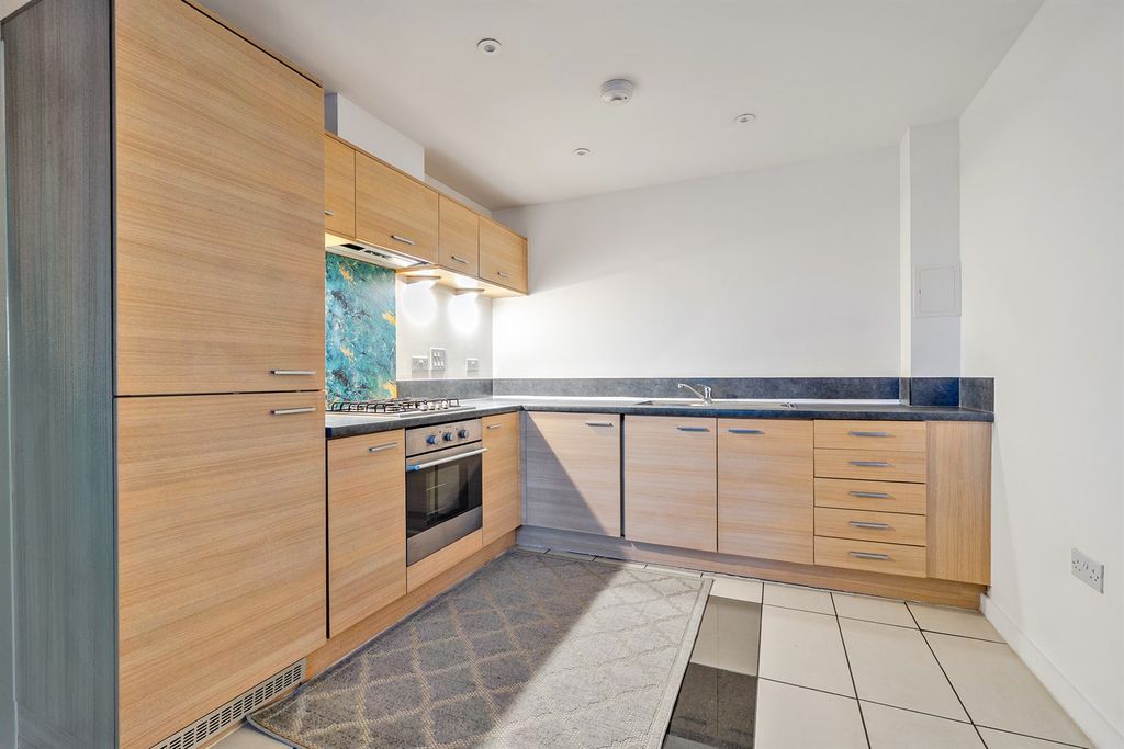 Property photo 2 of 7 Kitchen