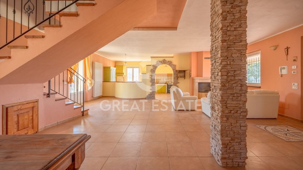 Property photo 2 of 35 Interiors