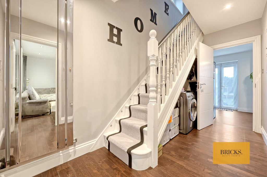 Property photo 3 of 31