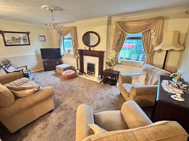 Property photo 2 of 13 Lounge