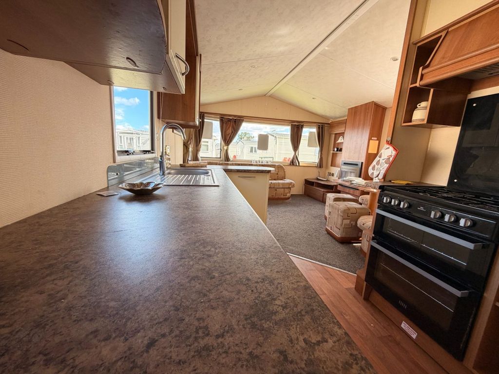 Property photo 3 of 6 Willerby Rio 2011 Car0024633 144680487.Jpeg