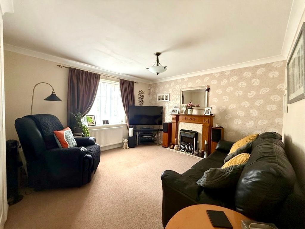 Property photo 3 of 20 Sitting Room