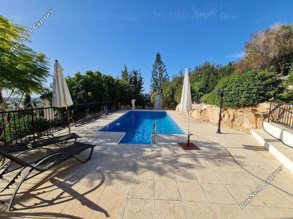 Property photo 2 of 64