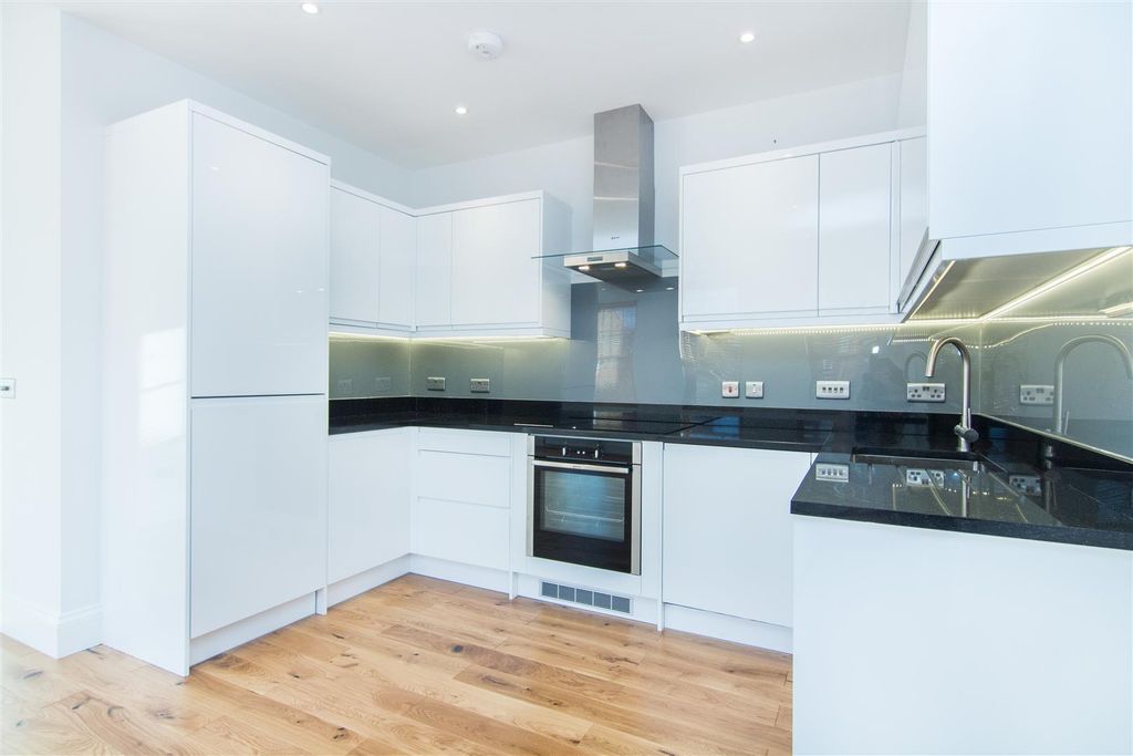 Property photo 2 of 8 71B - Kitchen.Jpg